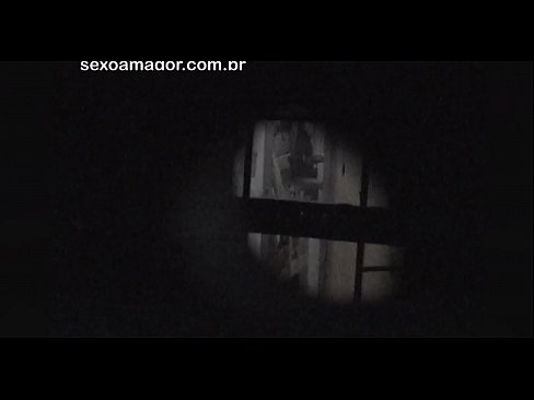 ❤️ Si Blondie ay lihim na nakunan ng video ng isang voyeur ng kapitbahayan na nakatago sa likod ng mga guwang na brick ❤❌ Sex video sa tl.light2cloud.top ❌